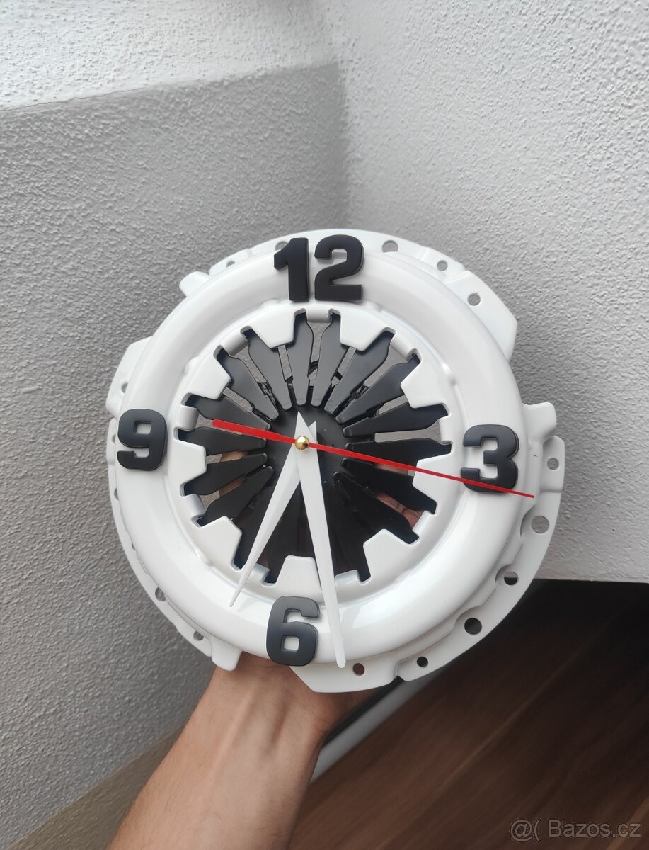 Hodiny z přítlačného kotouče