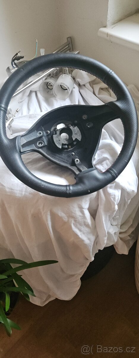 Tříramenný volant VW Golf 4