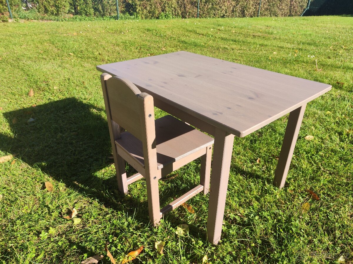 Dětský stoleček a židlička