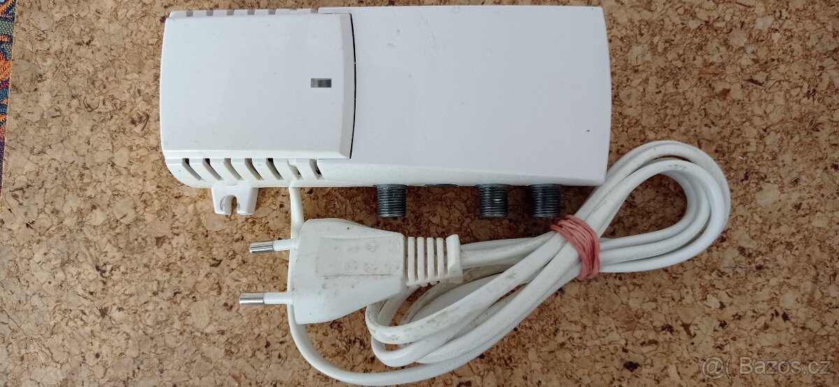 Zesilovač a rozbočovač TV signálu Maximum AS039