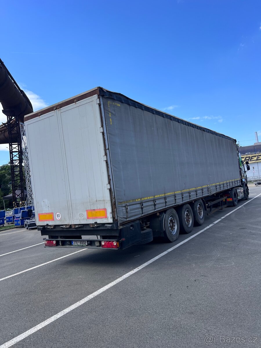 Plachtový návěs Panav, Sklad