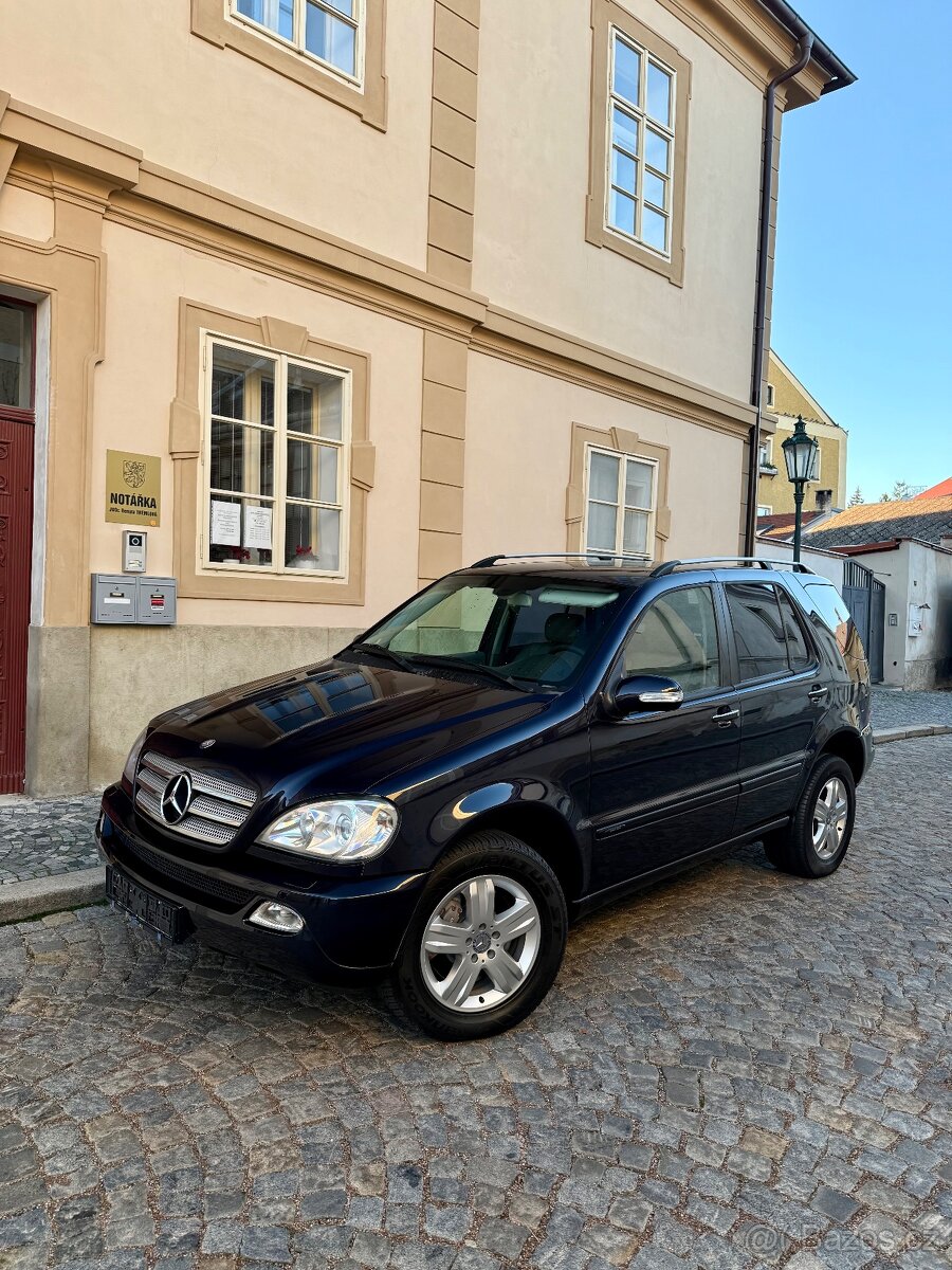 Mercedes Benz ML 270CDi Special Edition 1.Maj Serviska