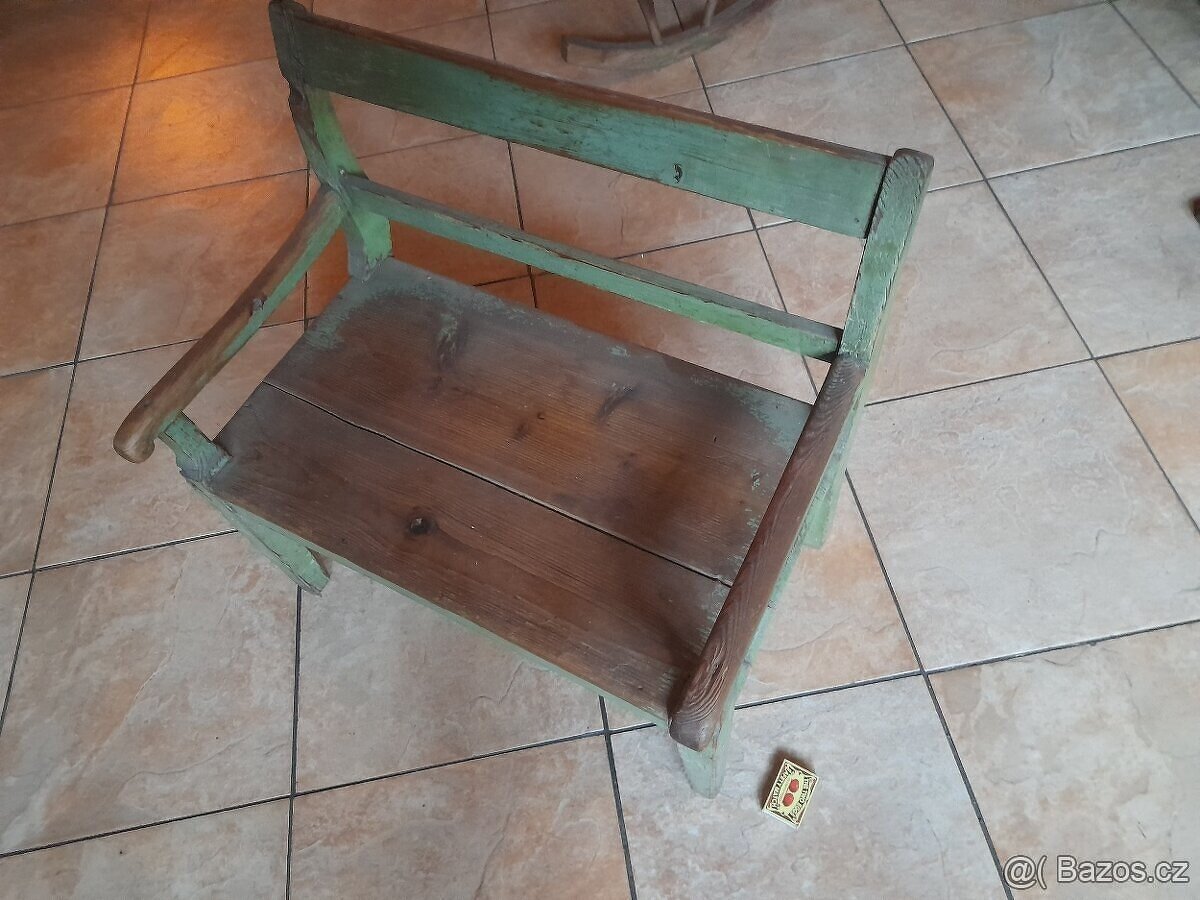 Starozitna dětská dřevěná lavice
