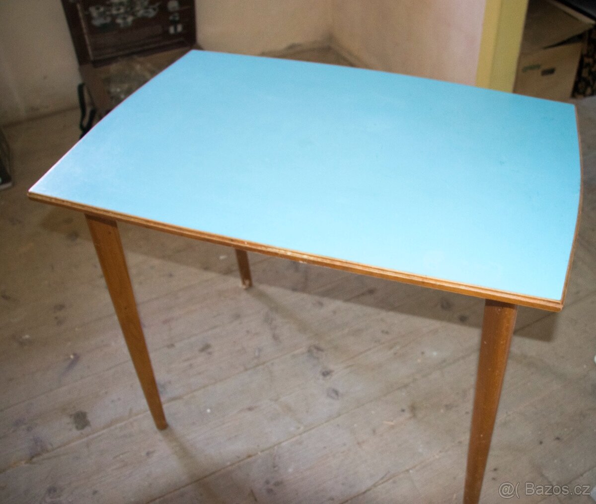 Starožitný kuchyňský stůl