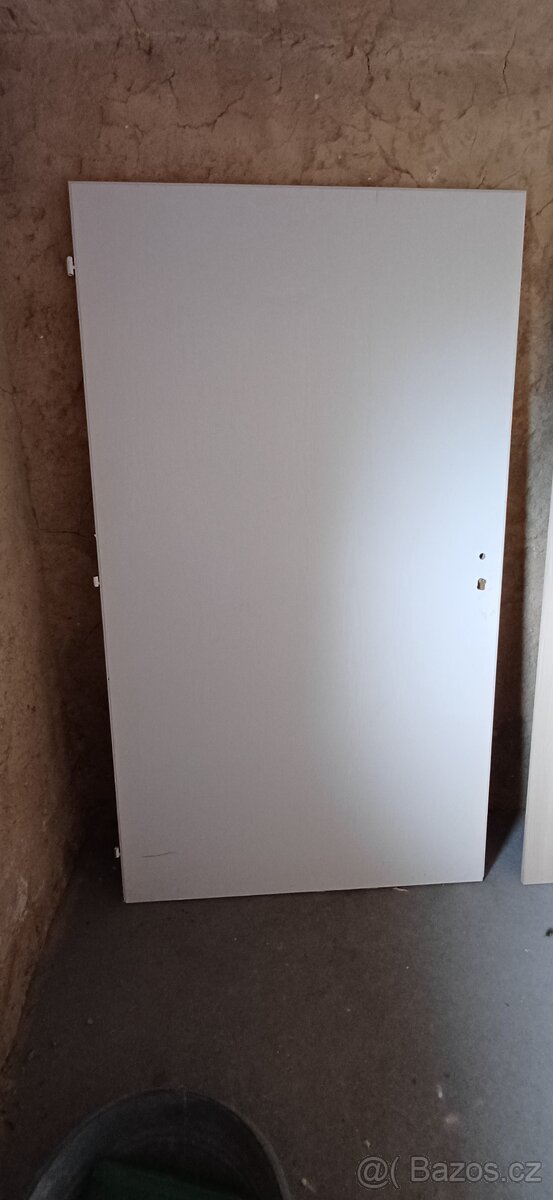 Prodám interiérové dveře levé, vnitřní