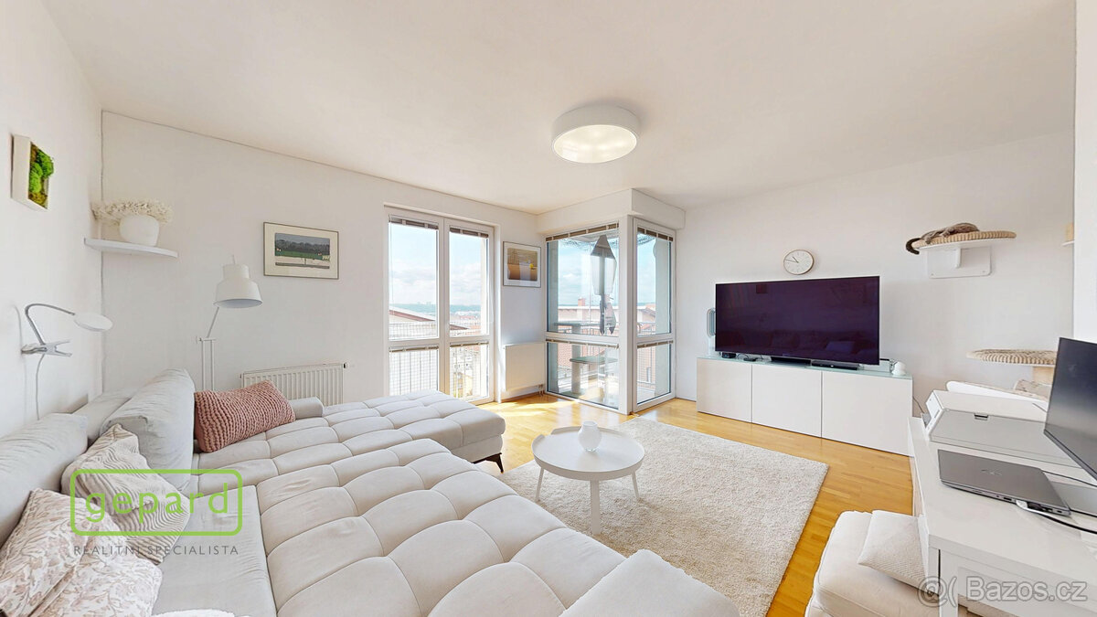 Krásné 2+kk 69,31 m2 v domě z roku 2012, lodžie, garáž, skle