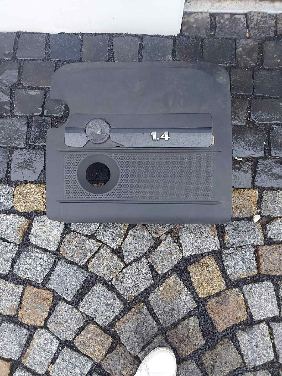 Škoda Fabian 1,4 kryt motoru