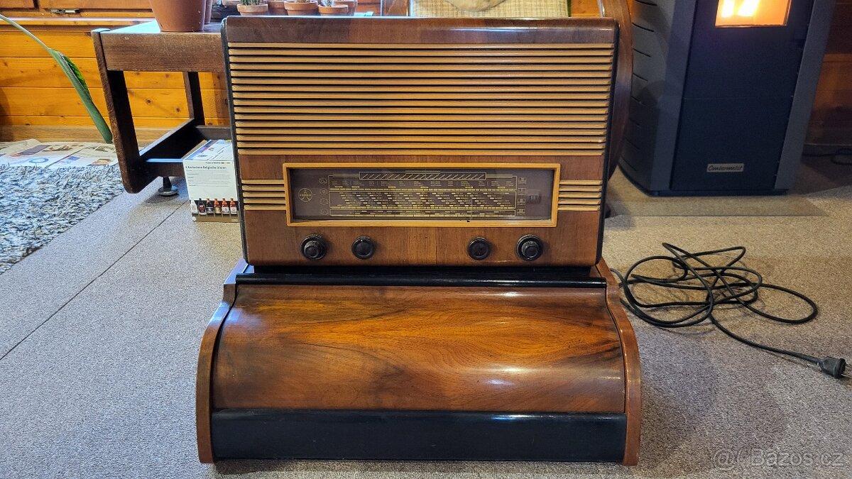 Rádio Tesla 605A