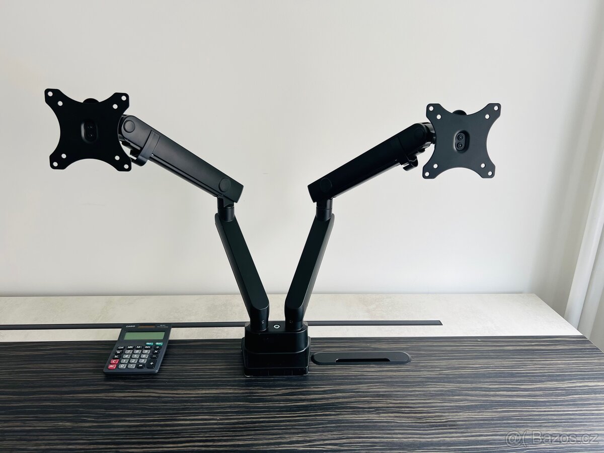 Držák na dva monitory