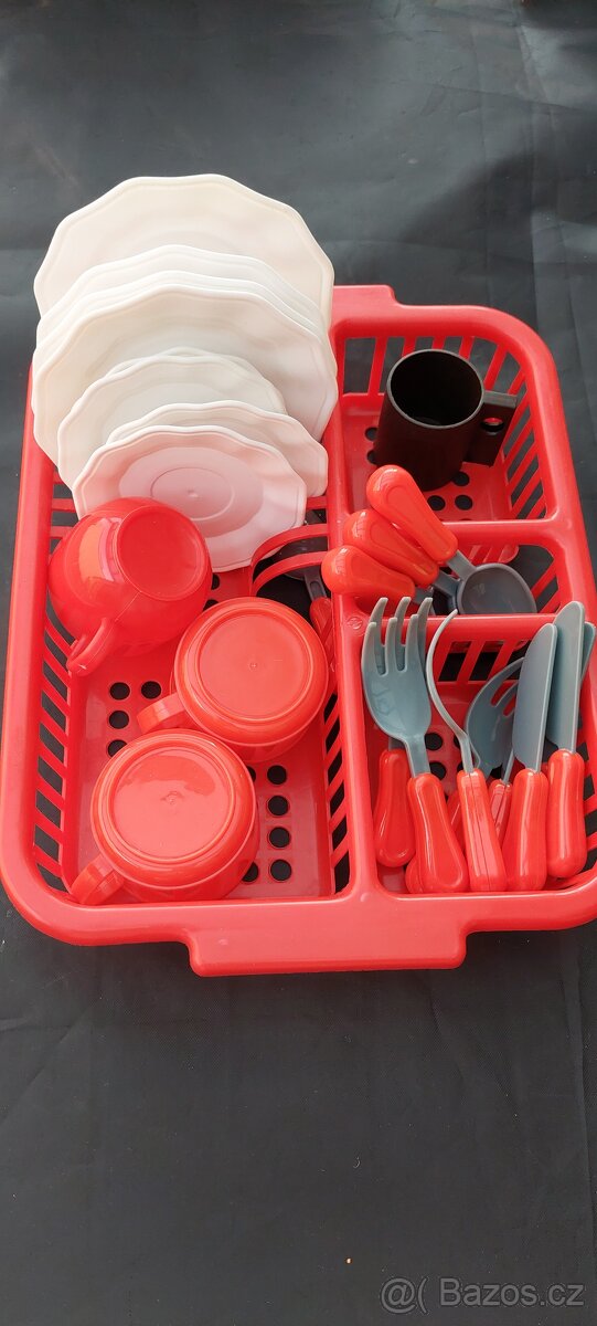 dětské nádobíčko a odkapávač