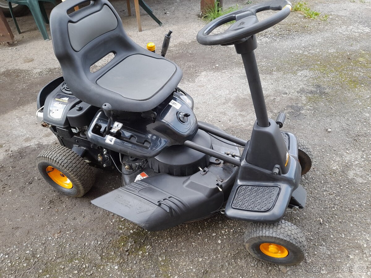 Zahradni traktor