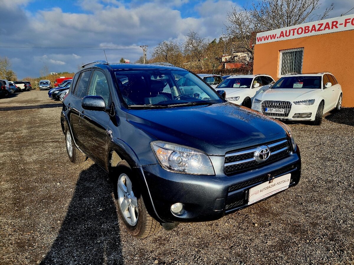 Toyota RAV4 2,2 D4-D 130KW 4x4 nové turbo,STK2 sady kol,kůže