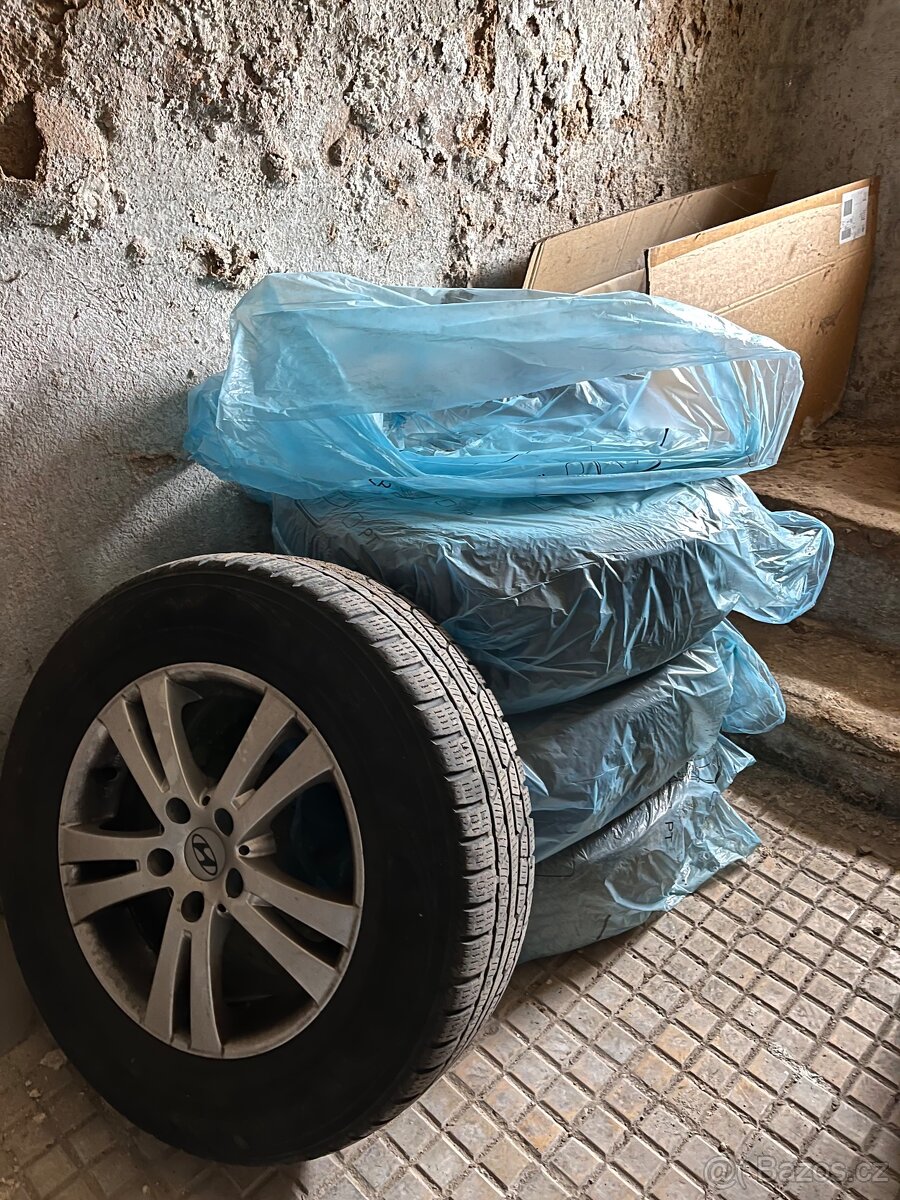 Zimní pneu a alu kola 215/70 R16 100H vč. alu disků ET45