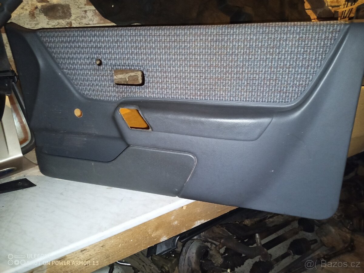 Pravý tapecírunk Ford escort mk4