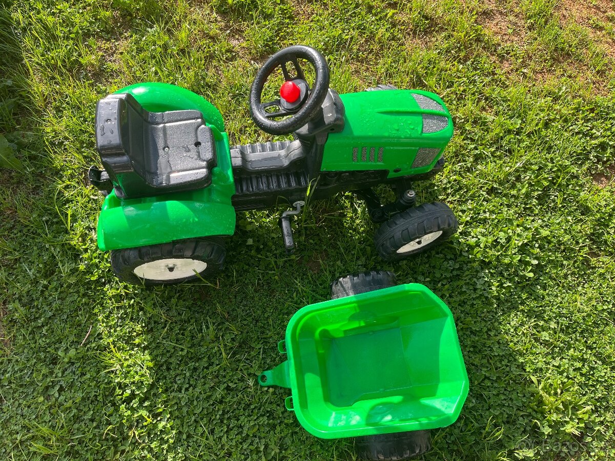 Dětský šlapací traktor