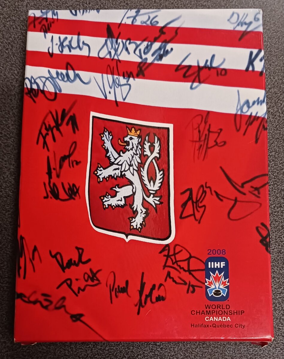 30 ks FOTEK- POHLEDNIC z MS v hokeji v Kanadě z roku 2008.