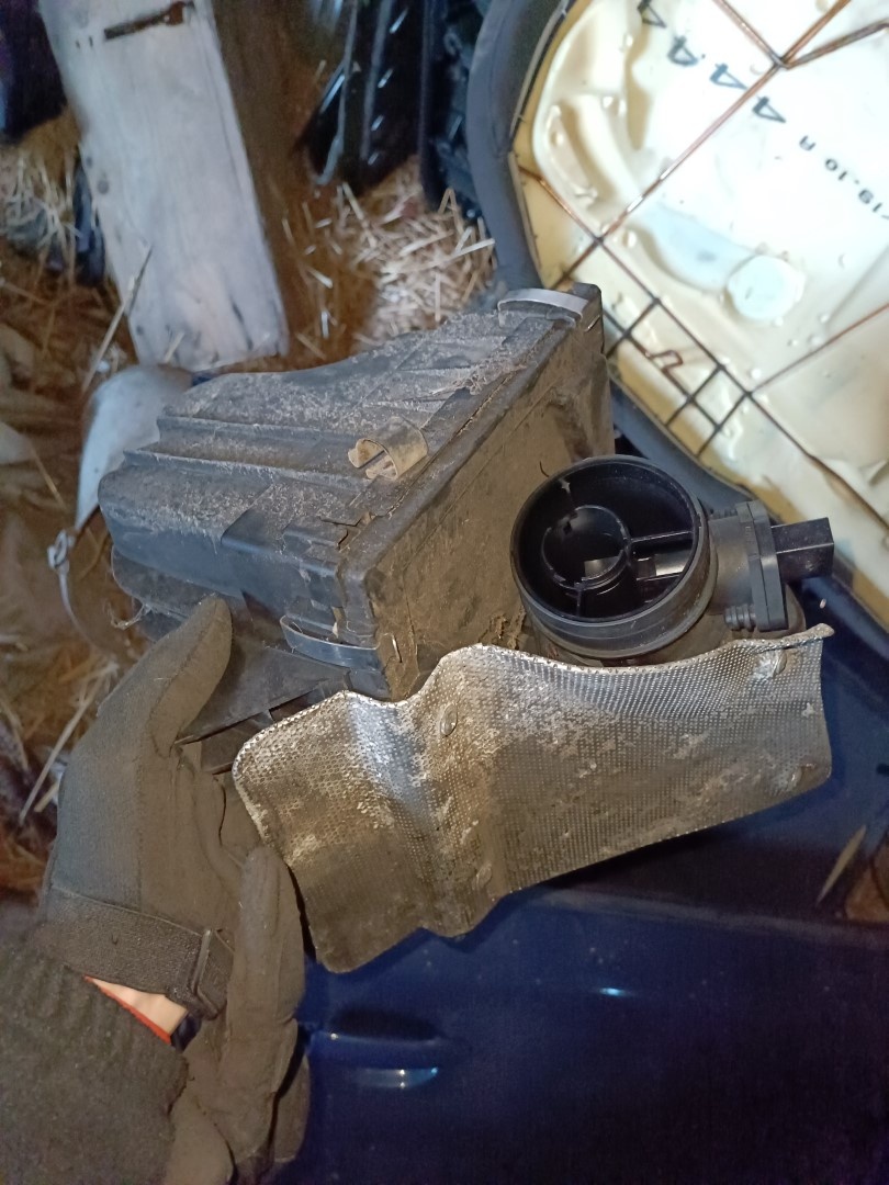 Váha vzduchu s filtrboxem VW Passat B5