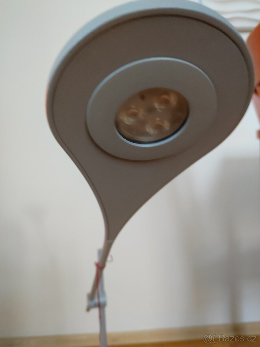 Stolní lampa