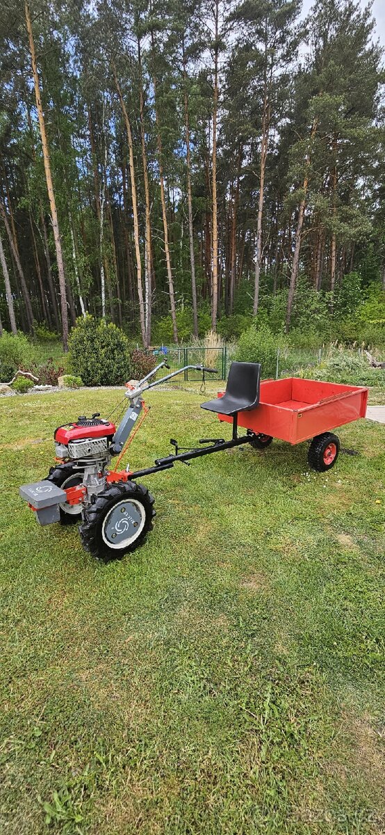 Malotraktor Balcar s vozíkem