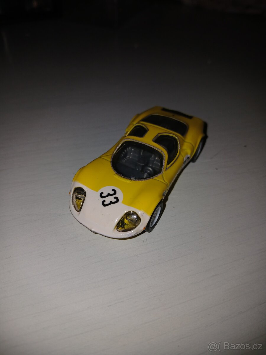 Hot wheels premium Alfa romeo 33 stradale