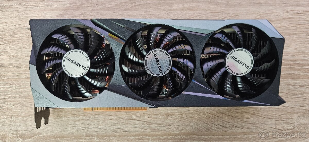 GIGABYTE AMD Radeon RX 6800 GAMING OC 16 GB top stav, záruka
