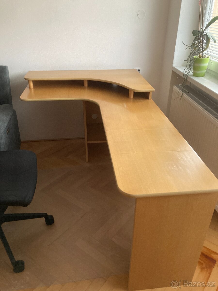 Psací stůl