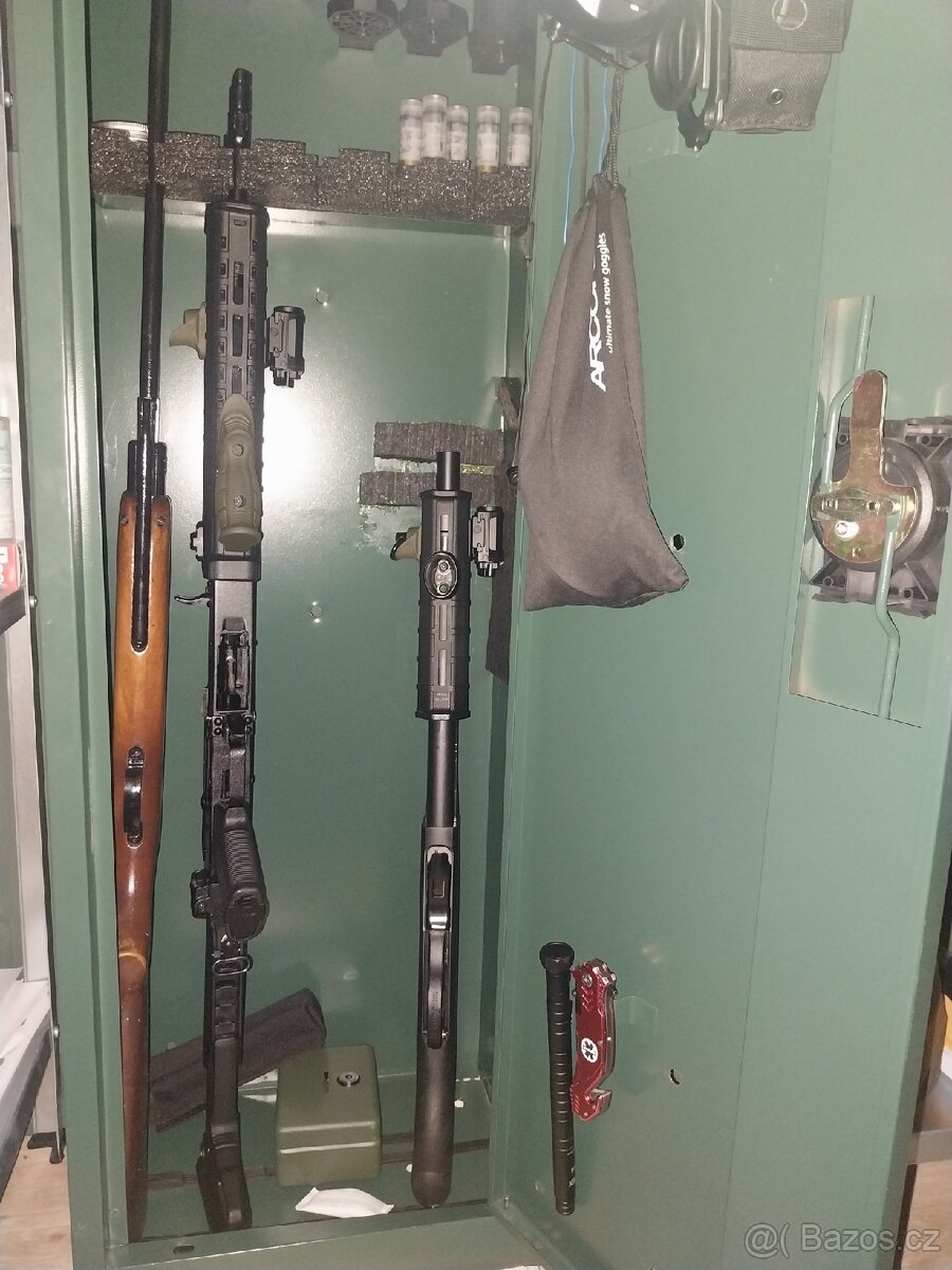 Prodám sbírku zbraní Glock, Remington, AK47, revolver