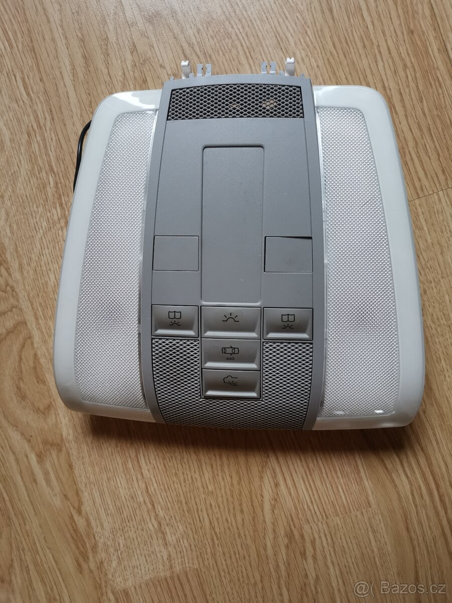 světlo interiéru Mercedes W204