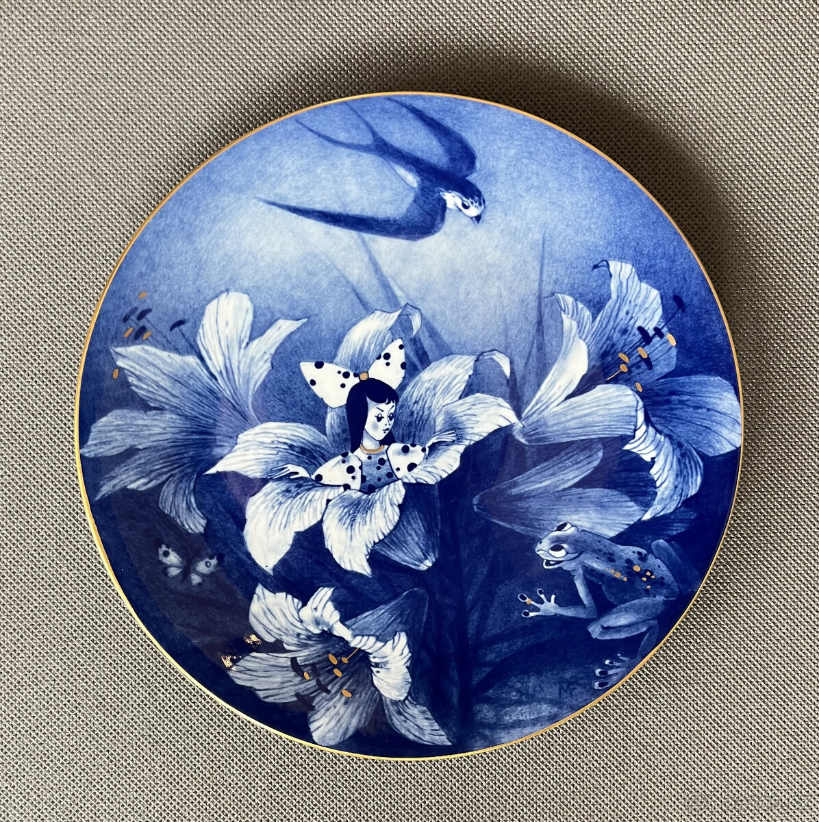 Míšeň Meissen Závěsný talíř Thumbelina 25.5 cm