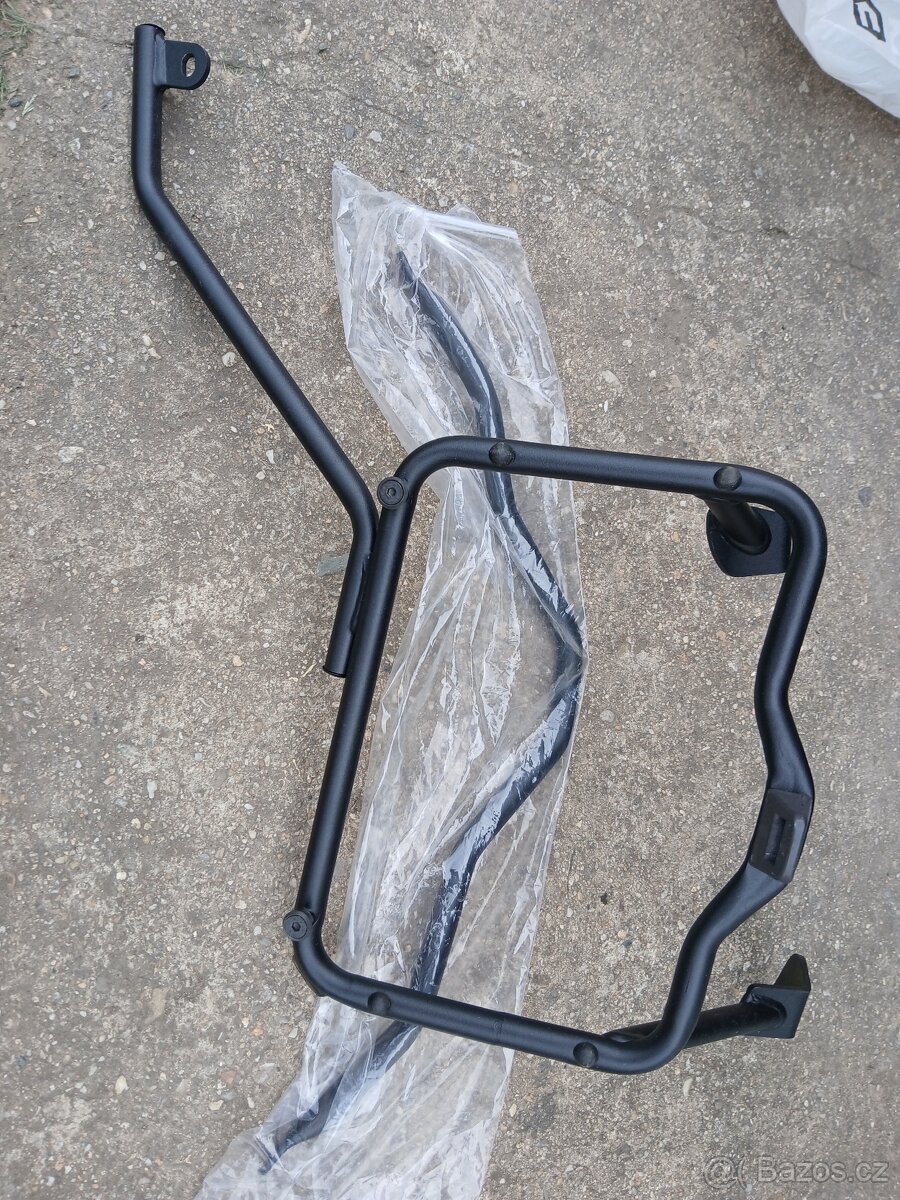DRŽÁK KUFRU SUZUKI DR-Z 400