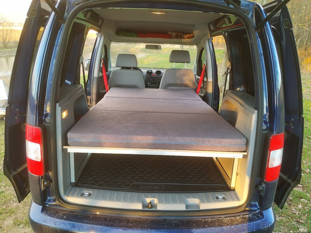 Spací vestavba do VW Caddy