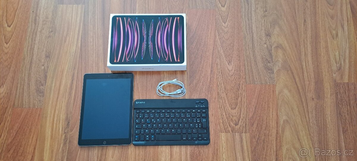 Apple Ipad 5 Generace 32GB s klávesnici