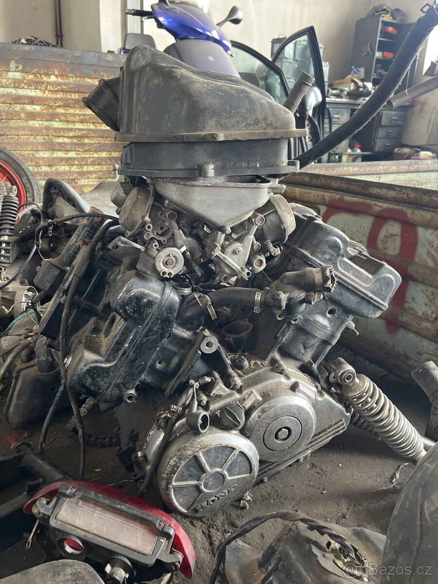 Honda VFR 750 motor, díly