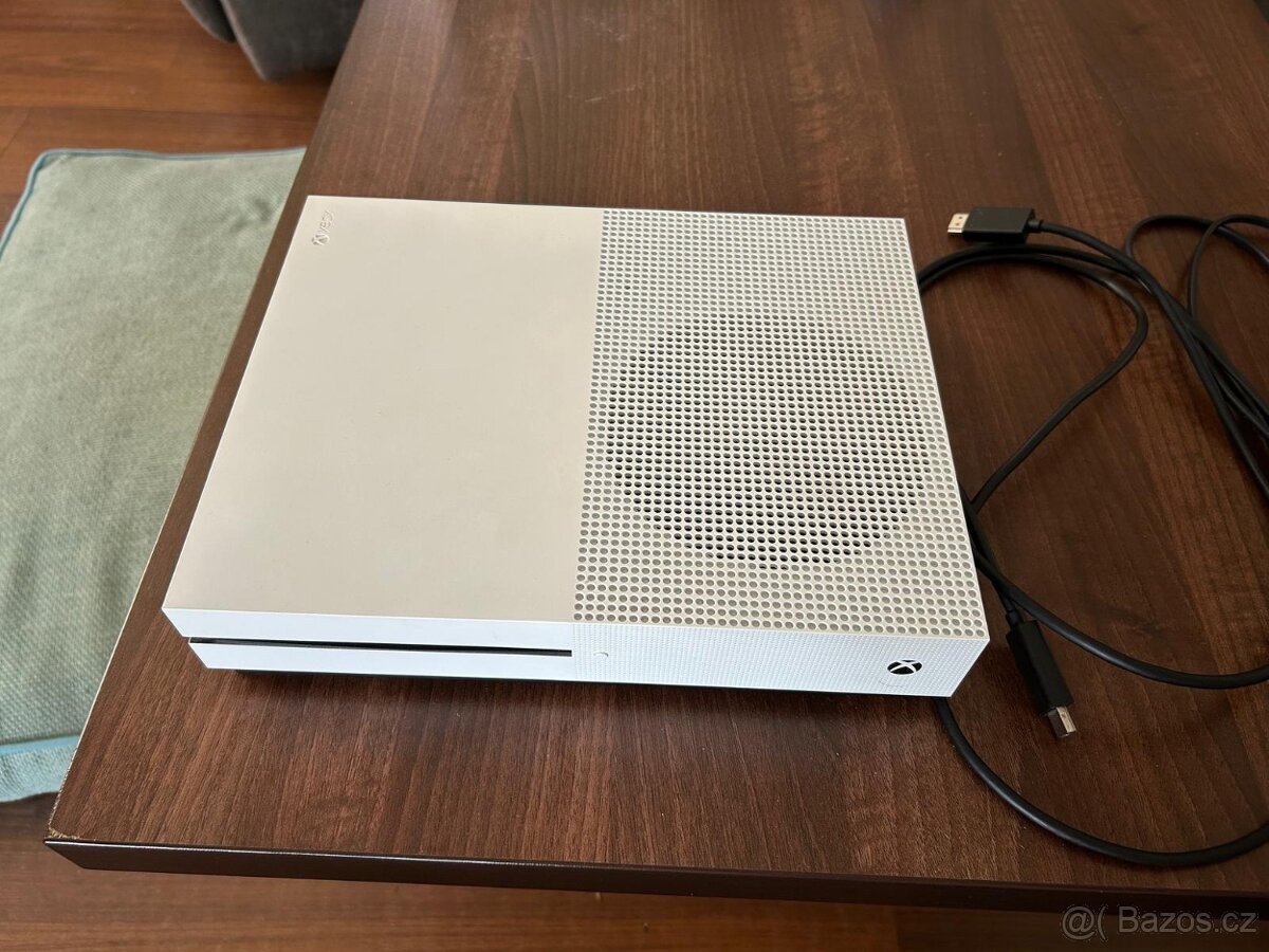 Xbox one S 1TB + hry bez ovladače