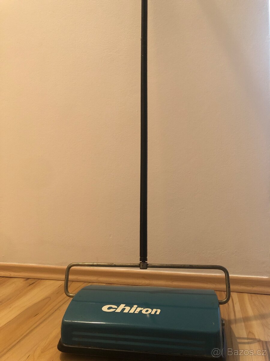 Ruční  mechanický vysavač