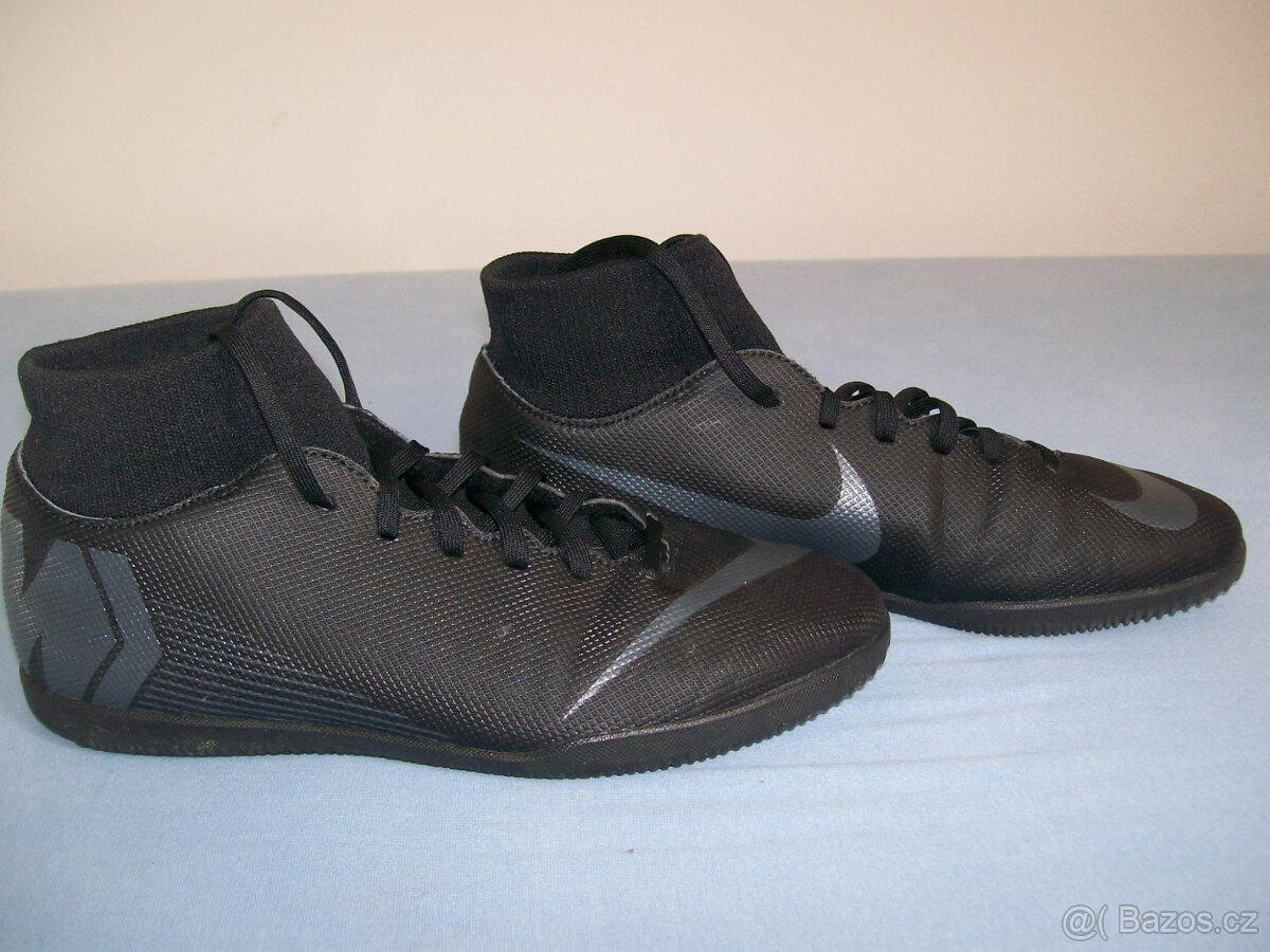 Sportovní obuv dětská  NIKE  MERCURIAL - č. 42 (nebarvící)