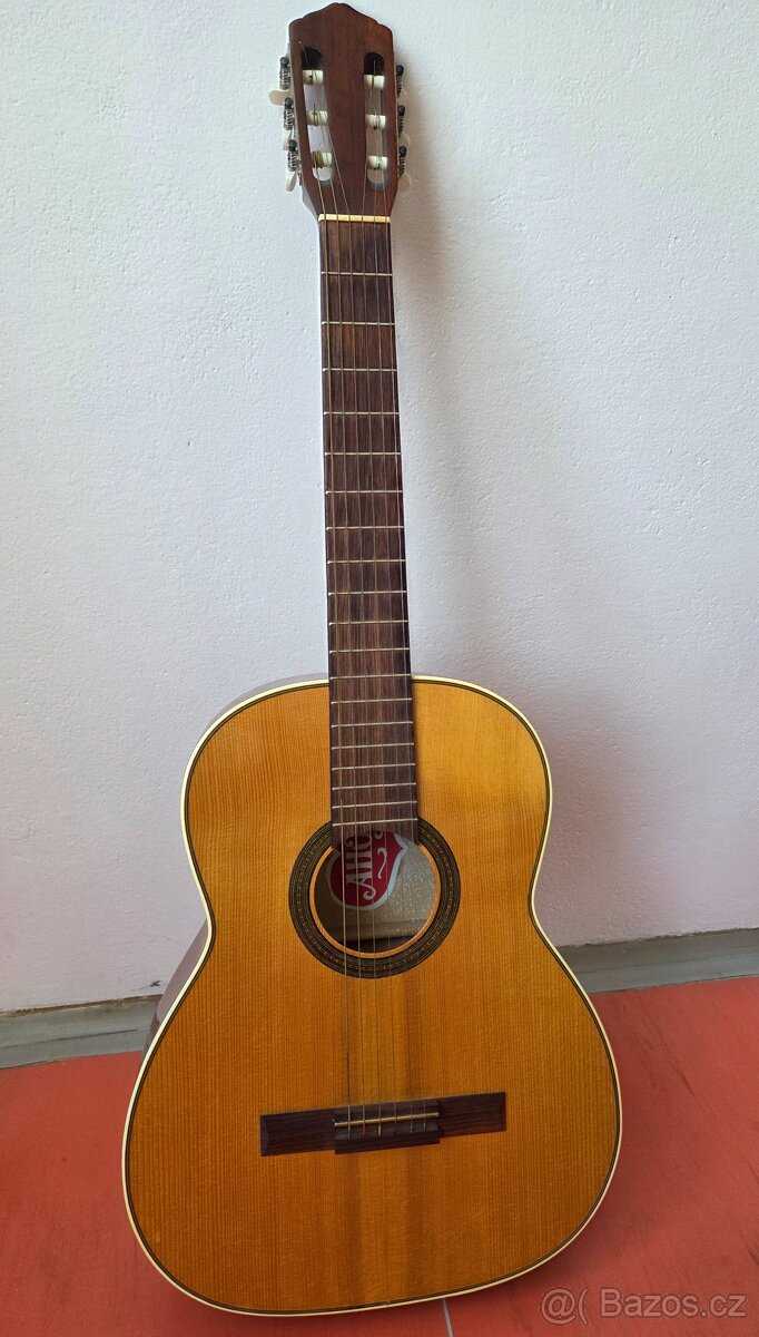 Akustická kytara