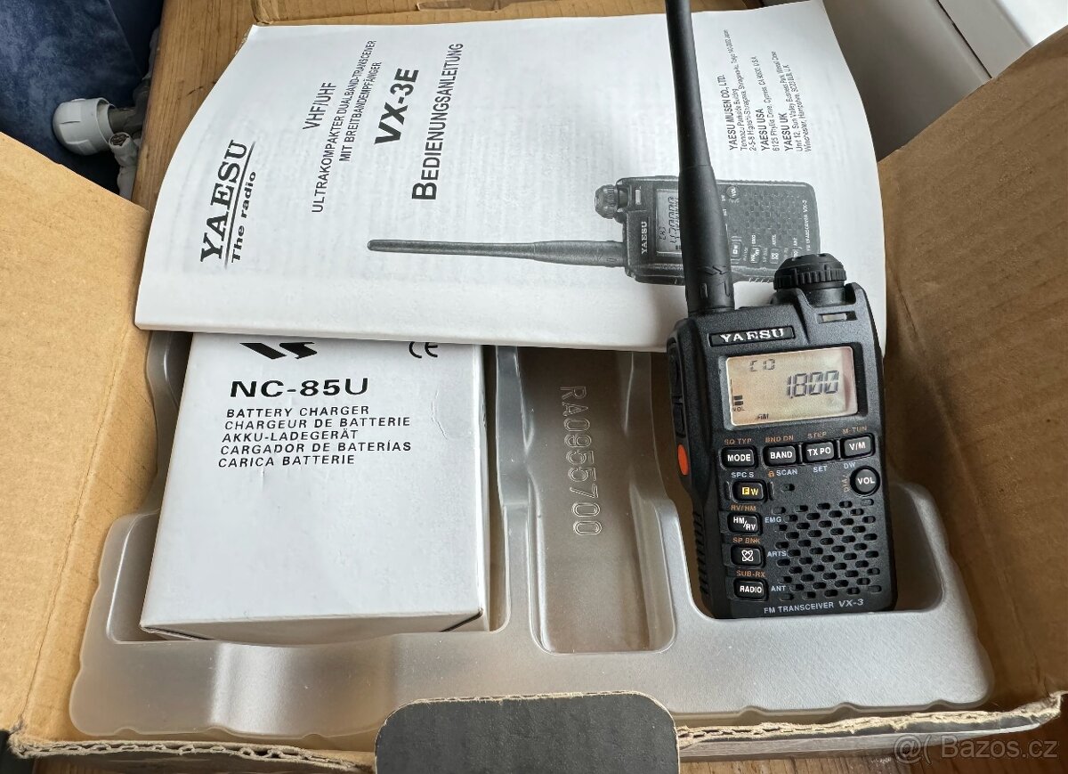 Yaesu VX-3E, TOP stav, komplet baleni