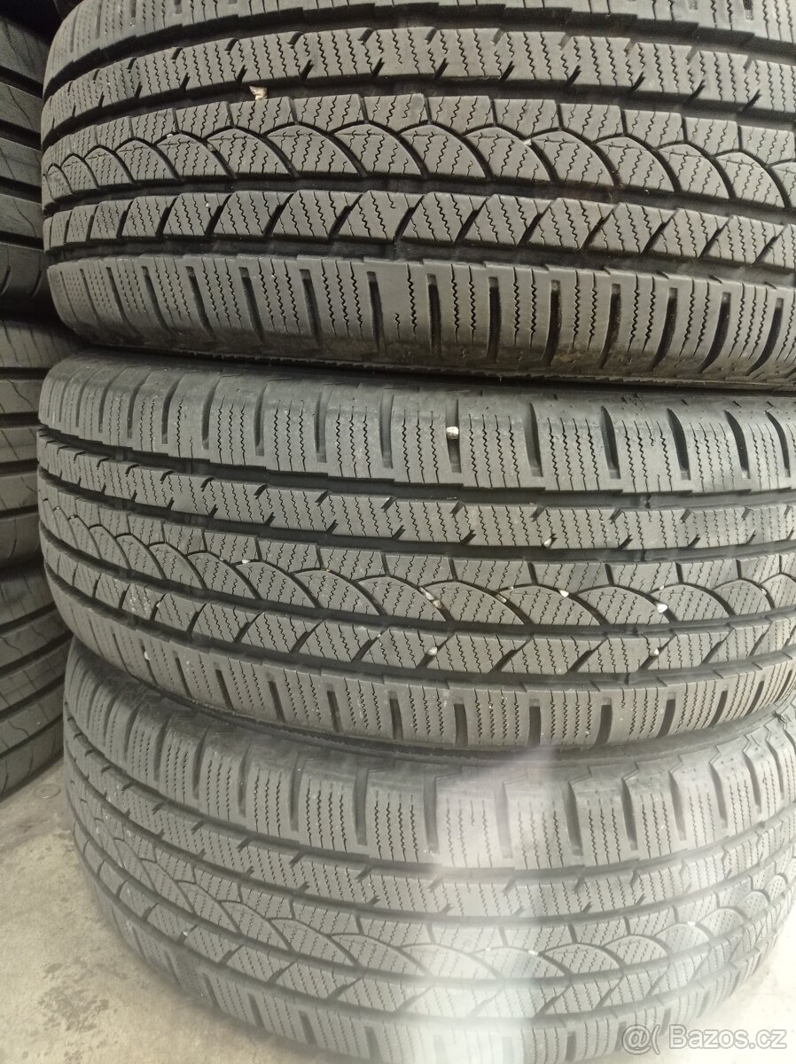 205/55r16 94V zimní 5x112 r16  střed. díra 57,1. Škoda, VW.