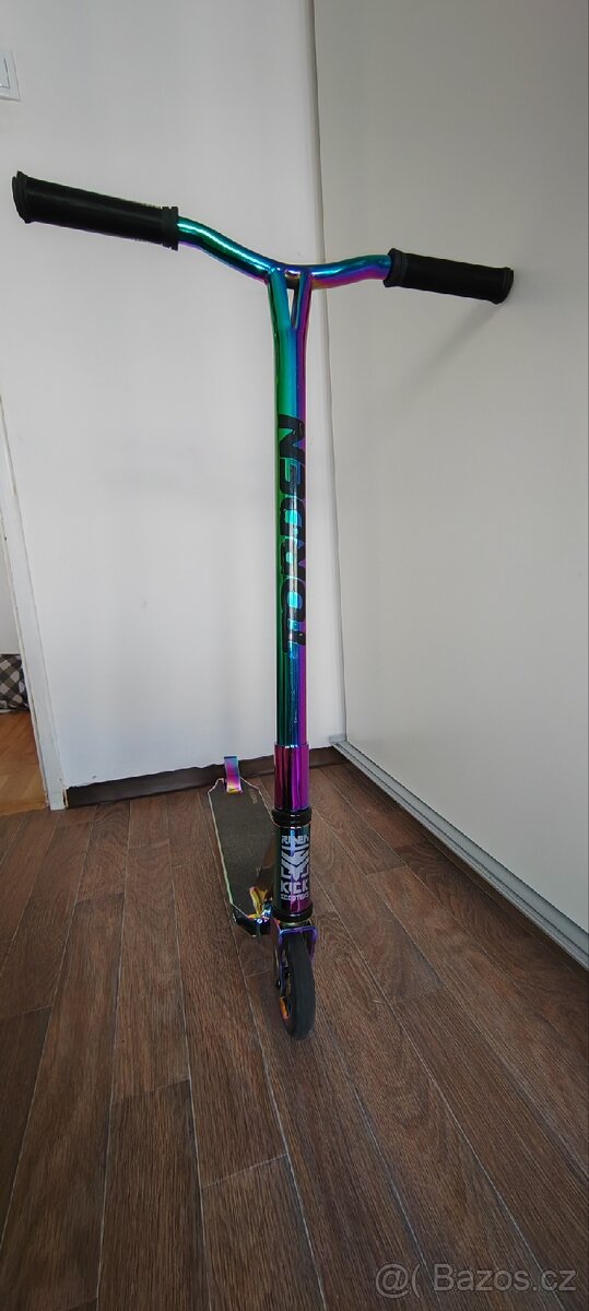 Freestyle koloběžka Raven Torden Neochrome