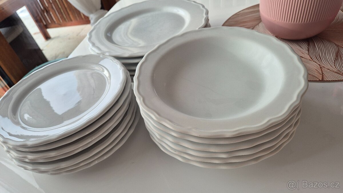 Sada bílých talířů Orion Juliet