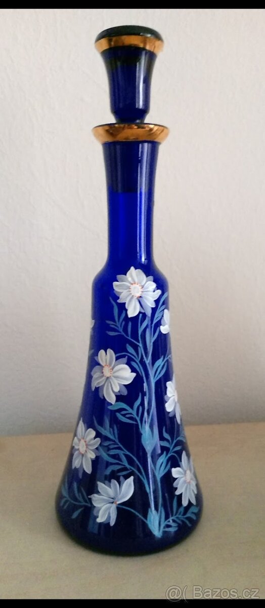Krásná karafa z Borského skla
