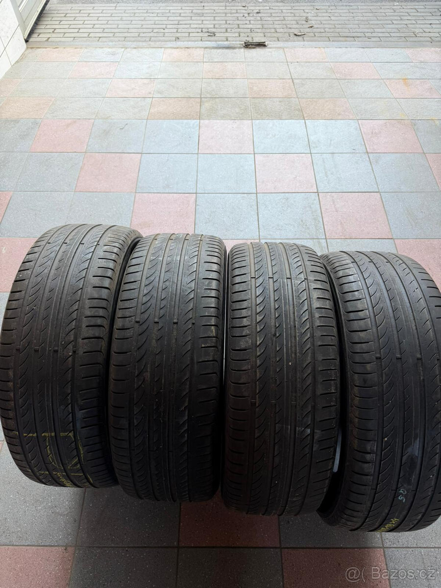 235/55R18