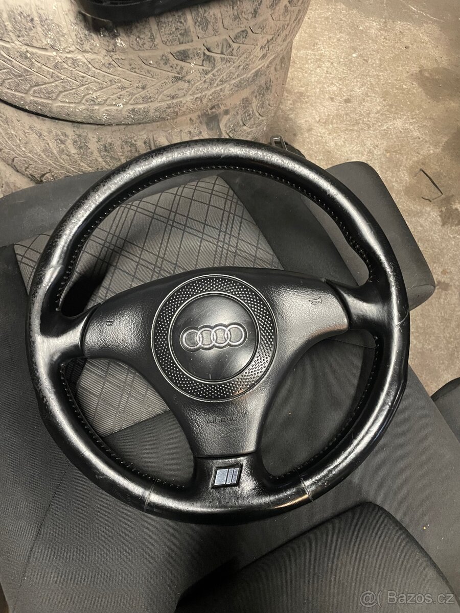 Tříramenný volant Audi SLine