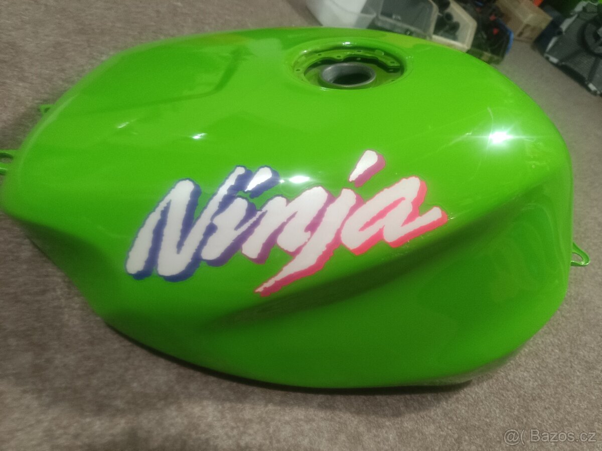 Nádrž Kawasaki ZX7R