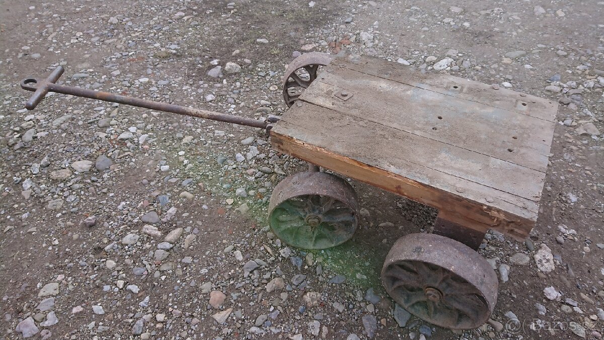 Litinová kola šasi pojezd na motor