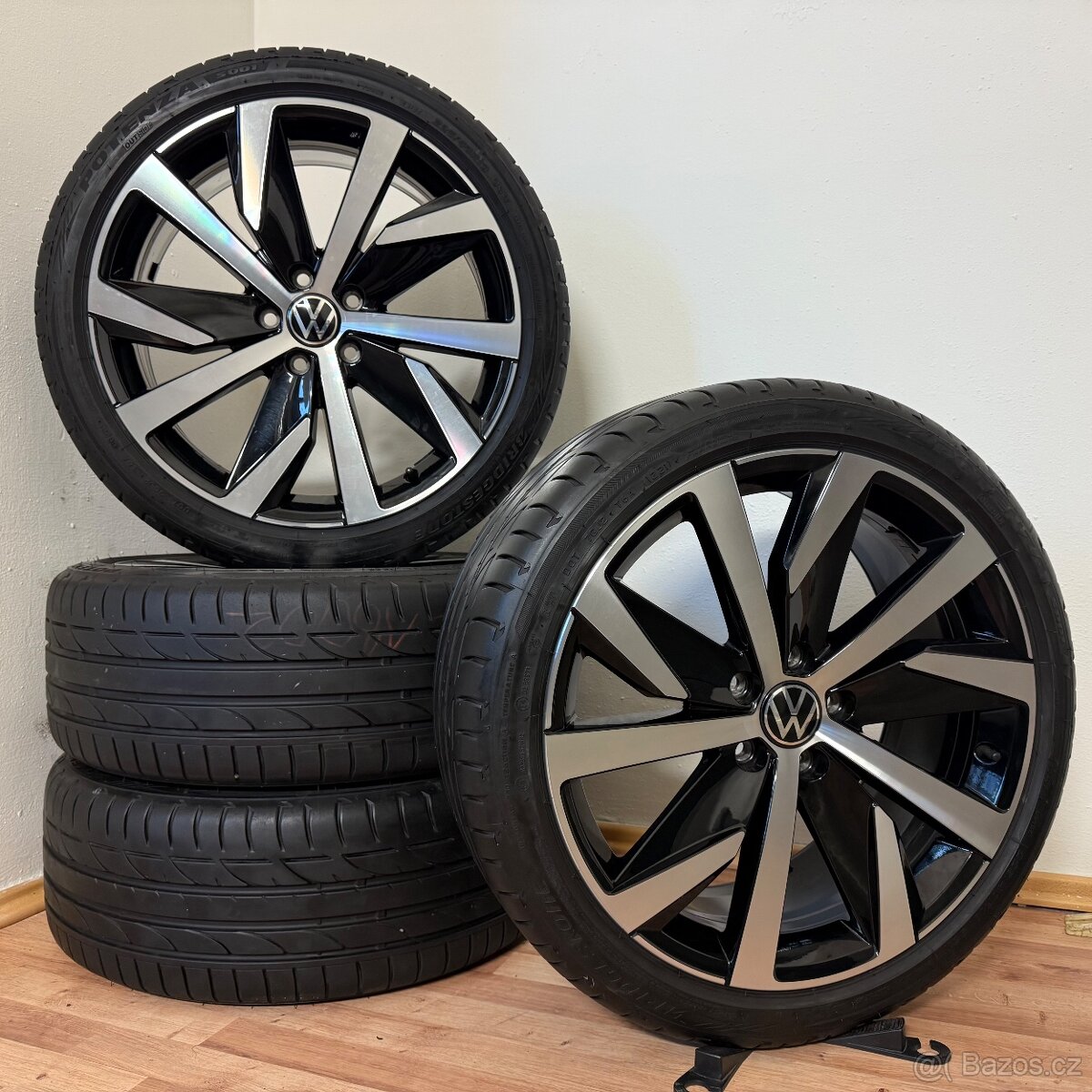 KRÁSNÁ VW T-ROC 5x112 R19 ET47+LETNÍ 225/40R19 7mm