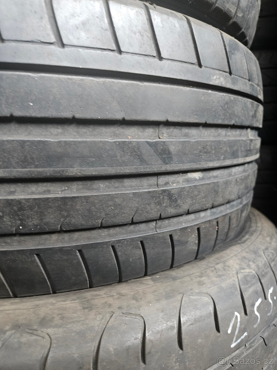 245/45R19 98Y RFT Dunlop