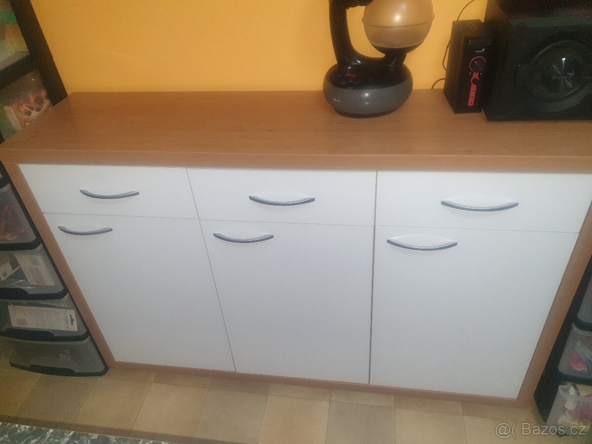 Kuchyňská komoda, skříň