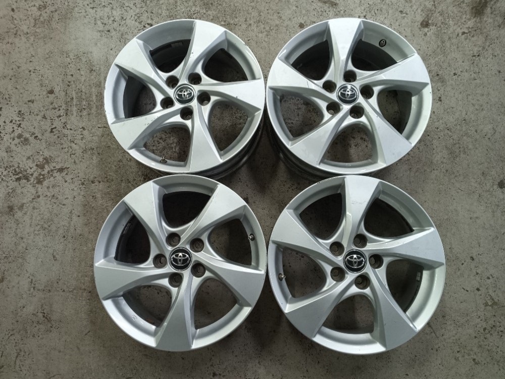 ALU kola TOYOTA / 6,5Jx17H2 / 5x114,3 / ET45 / 60,1 mm